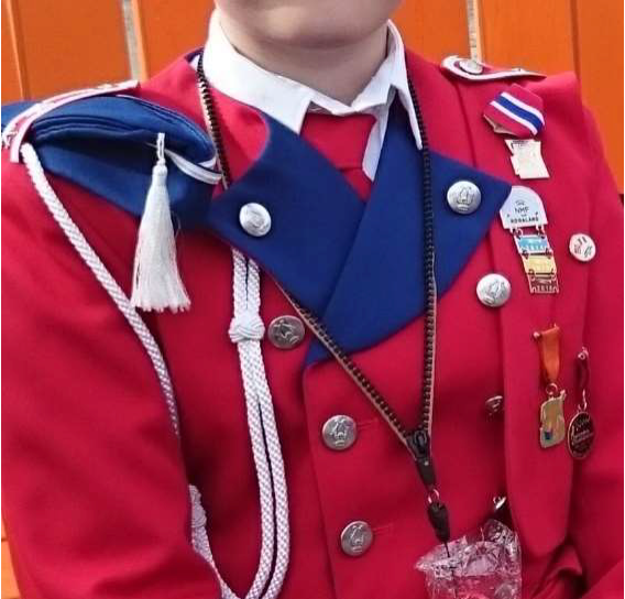 Bilde av hvordan snor og medaljer skal henge.